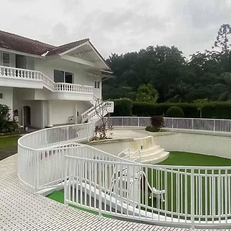 RedDoorz Plus @ Megamendung Puncak 2 Bogor Exterior foto