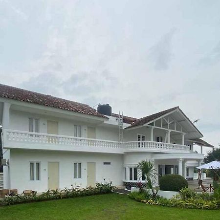 RedDoorz Plus @ Megamendung Puncak 2 Bogor Exterior foto