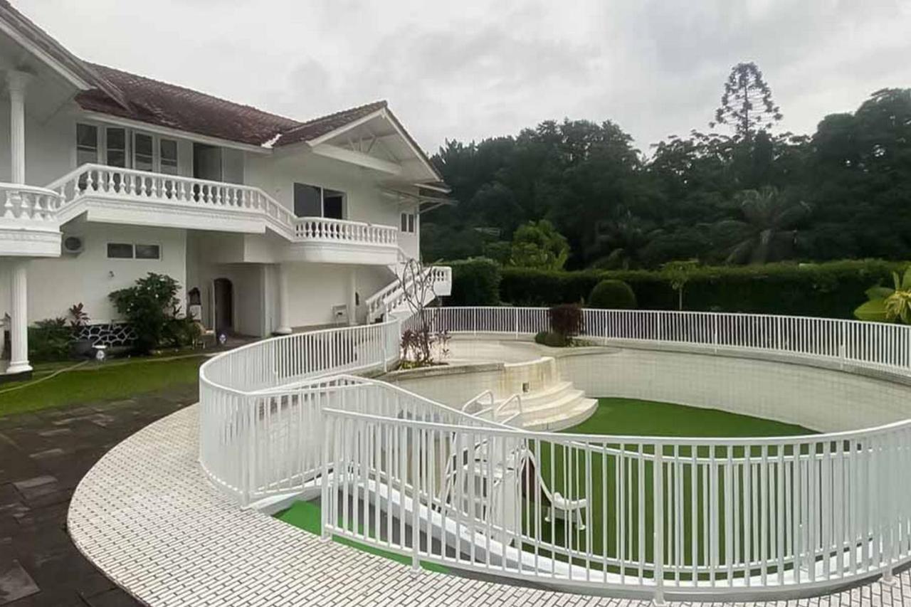 RedDoorz Plus @ Megamendung Puncak 2 Bogor Exterior foto