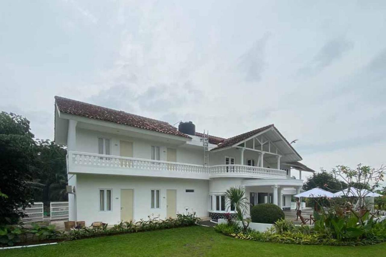 RedDoorz Plus @ Megamendung Puncak 2 Bogor Exterior foto